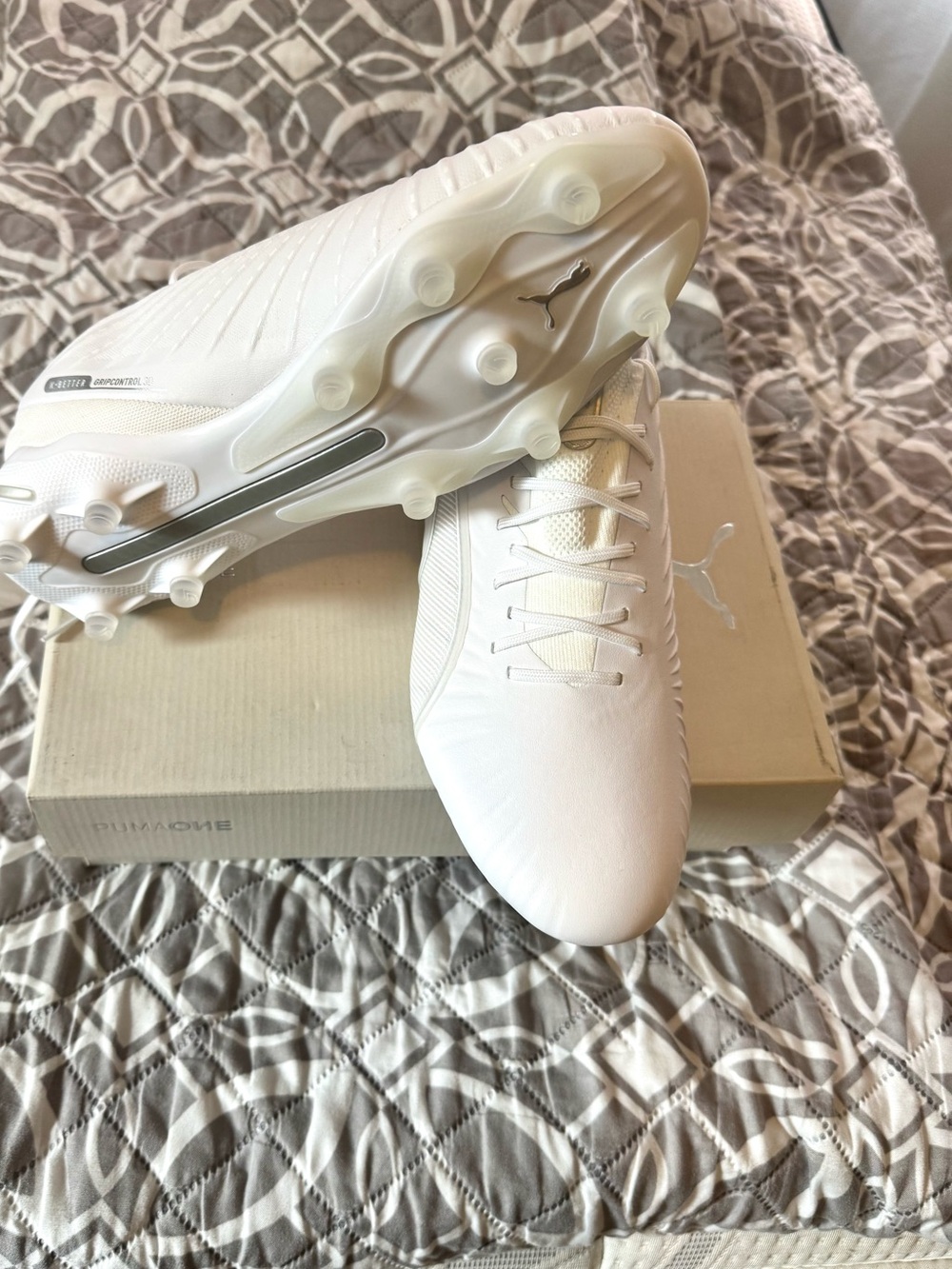Puma King Ultimate Soccer cleats FG - AG size 9